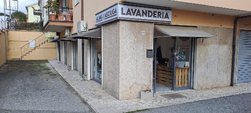 Foto Locale commerciale in via pratolungo, Ariccia Centro di 60 m²