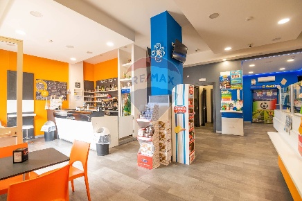 Foto Attività commerciale in Via Provinciale, Santa Venerina Linera
