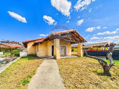 Foto Villa bifamiliare a Formello Centro di 140 m² con 4 locali in vendita