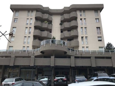 Foto Ufficio in Via Milano, Cantù Semicentro di 82 m² con 2 locali