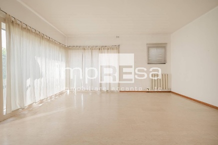 Foto Attività commerciale in VIA VERDI, Paese di 50 m² con 2 locali