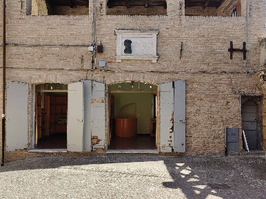Foto Locale commerciale in Piazza San Nicolò, Acquaviva Picena di 75 m²