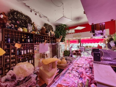 Foto Attività commerciale in Via Campania, Cagliari La Vega - Regioni