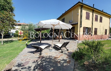 Foto Case semi ndipendenti a Castenaso di 180 m² con 7 locali in vendita