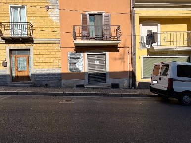 Foto Locale commerciale in Piazza Mazzini, Ariano Irpino di 90 m²