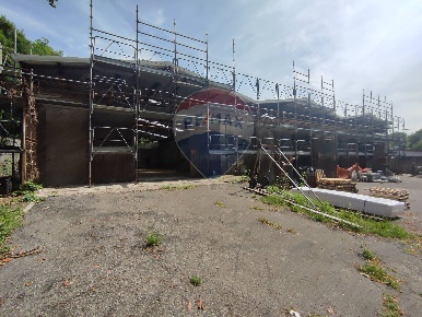 Foto Attività commerciale in via alla cava, Lipomo di 307 m² con 1 locali
