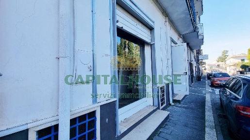 Foto Locale commerciale a Camposano Centro di 120 m² con 2 locali