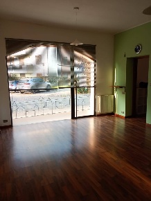 Foto Ufficio in Via Fratelli Bandiera, Melzo di 50 m² con 1 locali