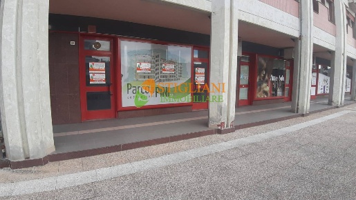 Foto Locale commerciale in Parco dei Pini, Campobasso San Lorenzo di 80 m²