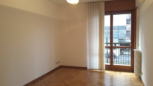 Foto Ufficio a Milano di 100 m² con 4 locali in affitto