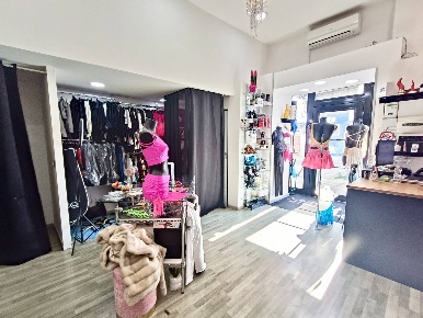 Foto Locale commerciale a Napoli di 40 m² in vendita