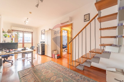 Foto Ufficio in Via Biagio Petrocelli, Roma Romanina di 76 m² in vendita