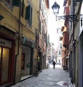 Foto Attività commerciale in Piazza Santa Maria, Lucca di 20 m² in vendita