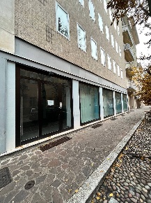 Foto Locale commerciale a Mantova Centro di 530 m² con 1 locali in affitto