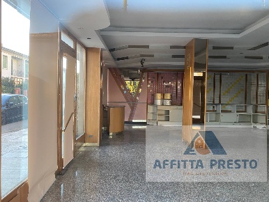 Foto Attività commerciale a Empoli di 90 m² con 1 locali in affitto