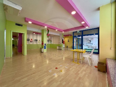Foto Locale commerciale in Via Piave, Lanciano di 265 m² con 4 locali