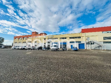 Foto Ufficio a Sestu di 352 m² con 5 locali in vendita