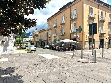 Foto Locale commerciale in via piave, Cosenza di 411 m² con 8 locali