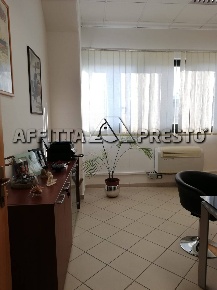 Foto Ufficio a Livorno di 20 m² con 2 locali in affitto