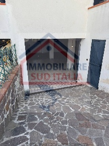 Foto Magazzino in via grotta dell' olmo, Giugliano in Campania Varcaturo