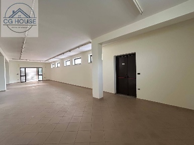 Foto Locale commerciale in Via Caserta, Cicciano di 250 m² con 2 locali