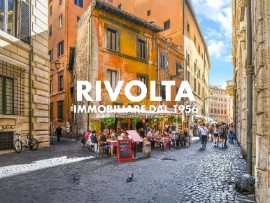 Foto Locale commerciale in Via Rasella, Roma Barberini di 69 m² in vendita
