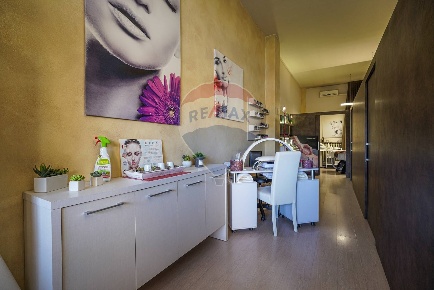 Foto Attività commerciale in Via Bergamo, Curno di 60 m² con 1 locali