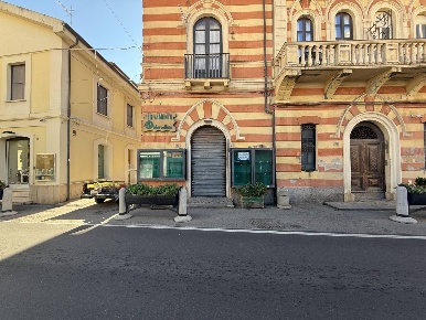 Foto Negozio in Via Progresso, Catanzaro Catanzaro Lido di 110 m²