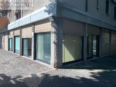 Foto Locale commerciale in via roma, Venezia Mestre di 220 m² con 5 locali