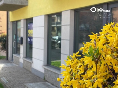 Foto Negozio in via Campofiori, Almè di 367 m² con 5 locali in vendita