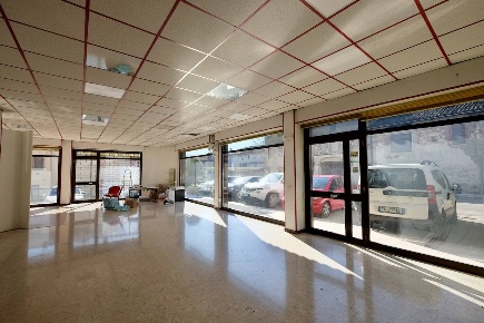 Foto Negozio a Maniago Centro di 150 m² con 1 locali in vendita