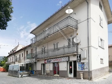 Foto Attività commerciale in Piazza Duomo, L'Aquila di 20 m² con 1 locali