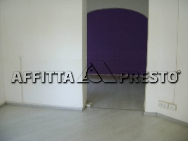 Foto Attività commerciale a Livorno di 50 m² con 2 locali in affitto