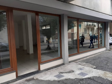 Foto Attività commerciale in Via Maroncelli, Viareggio Centro di 74 m²