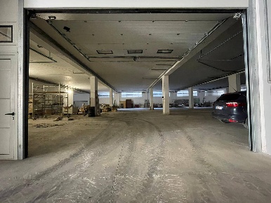 Foto Magazzino in VIA RAFFAELE VIVIANI, Maddaloni di 190 m² con 1 locali