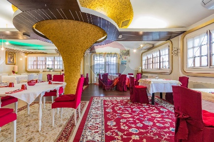 Foto Locale commerciale a Saccolongo Centro di 220 m² con 4 locali