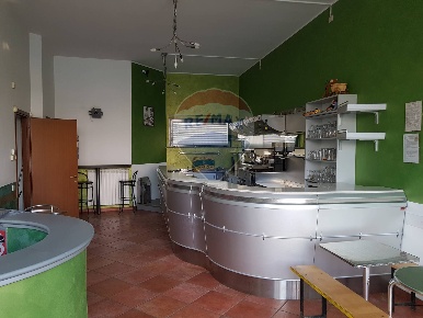 Foto Negozio in Largo Beato Frassati, Fagnano Olona di 70 m² con 1 locali