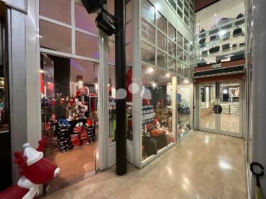 Foto Negozio in Via Mazzini, Crema Centro Storico di 34 m² con 1 locali