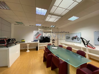 Foto Ufficio a Villorba Lancenigo Villorba di 200 m² con 4 locali