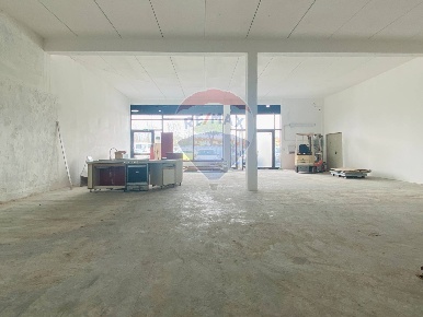Foto Locale commerciale a Montelupo Fiorentino Centro di 250 m² in affitto