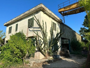 Foto Attività commerciale in Via delle Dune, Villa Literno di 480 m²