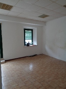 Foto Negozio in VIA CESARE BATISTA, Montiano Centro di 97 m² con 2 locali