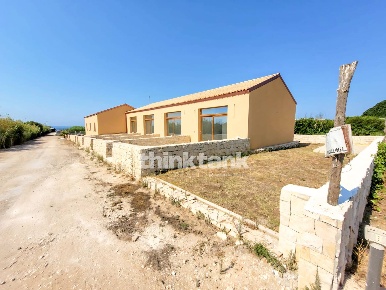 Foto Attività commerciale in Isola delle Correnti, di 1200 m² in vendita