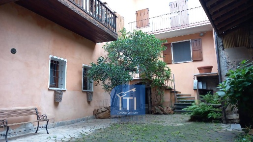 Foto Attività commerciale in Corso Alfieri, Sostegno Centro di 450 m²