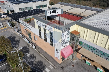 Foto Locale commerciale in Via Flaminia, Rignano Flaminio Centro di 770 m²