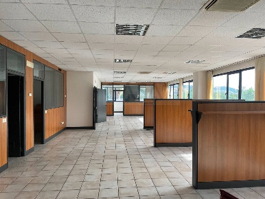 Foto Ufficio in Via del Commercio, Ascoli Piceno di 420 m² con 12 locali