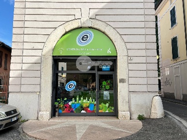Foto Negozio in Via Del Sebino, Brescia Porta Milano di 107 m² con 1 locali