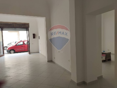 Foto Locale commerciale in Via Livio Bassi, Trapani Centro di 175 m²