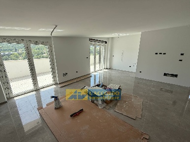 Foto Attività commerciale in VIA DEI VESTINI, Chieti Chieti Scalo di 97 m²