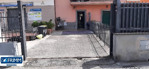 Foto Attività commerciale in via osteria del finocchio, Roma di 90 m²
